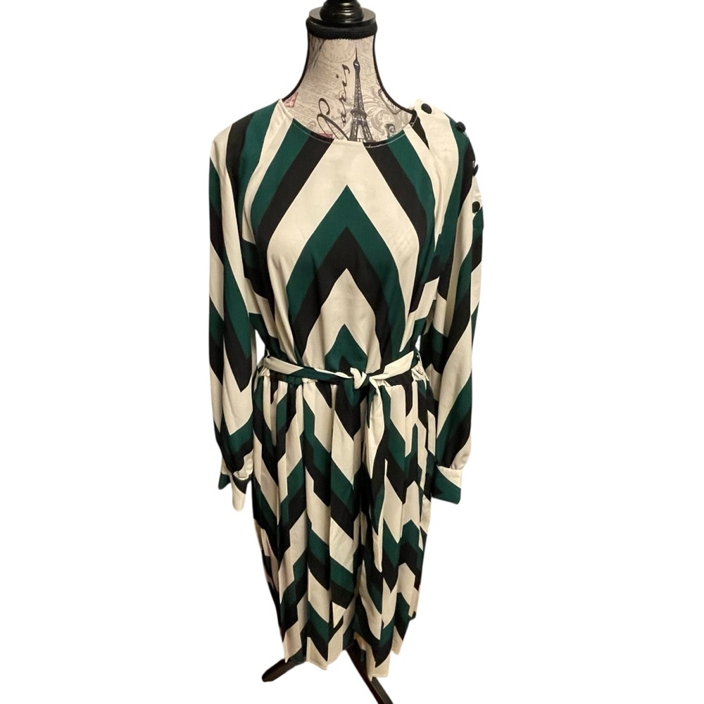Who What Wear Chevron Long Sleeve Dress in Green and Black